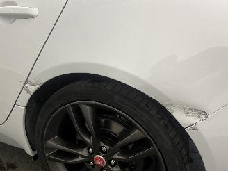 Jaguar XF XF Sportbrake Combi 2.0 P300 Turbo 16V AWD (PT204(AJ20P4)) [221kW]  (0=
8-2018/...) picture 12