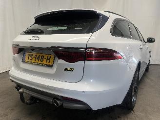 Jaguar XF XF Sportbrake Combi 2.0 P300 Turbo 16V AWD (PT204(AJ20P4)) [221kW]  (0=
8-2018/...) picture 5
