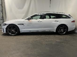 Jaguar XF XF Sportbrake Combi 2.0 P300 Turbo 16V AWD (PT204(AJ20P4)) [221kW]  (0=
8-2018/...) picture 4