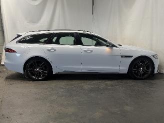 Jaguar XF XF Sportbrake Combi 2.0 P300 Turbo 16V AWD (PT204(AJ20P4)) [221kW]  (0=
8-2018/...) picture 7