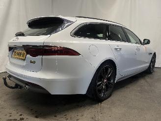 Jaguar XF XF Sportbrake Combi 2.0 P300 Turbo 16V AWD (PT204(AJ20P4)) [221kW]  (0=
8-2018/...) picture 6