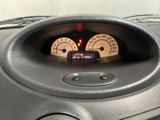 Toyota Yaris Yaris (P1) Hatchback 1.5 T Sport 16V VVT-i (1NZFE) [78kW]  (04-2001/09=
-2005) picture 24