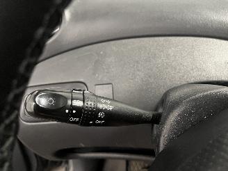 Toyota Yaris Yaris (P1) Hatchback 1.5 T Sport 16V VVT-i (1NZFE) [78kW]  (04-2001/09=
-2005) picture 26