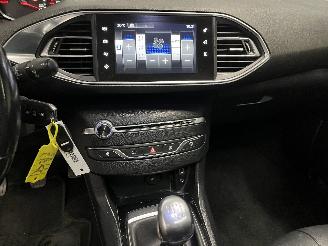 Peugeot 308 308 SW (L4/L9/LC/LJ/LR) Combi 5-drs 1.6 BlueHDi 120 (DV6FC(BHZ)) [88kW=
]  (03-2014/12-2021) picture 17