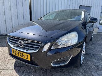 Unfallwagen Volvo V-60 V60 I (FW/GW) Combi 1.6 T3 16V (B4164T3(Euro 5)) [110kW]  (09-2010/12-=
2015) 2012/4