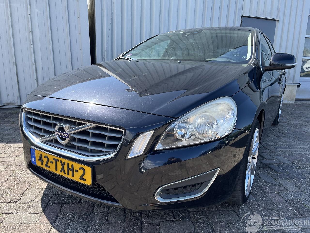 Volvo V-60 V60 I (FW/GW) Combi 1.6 T3 16V (B4164T3(Euro 5)) [110kW]  (09-2010/12-=
2015)