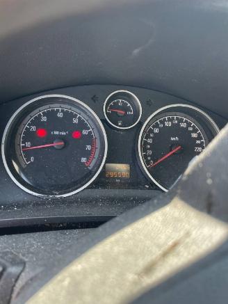 Opel Zafira Zafira (M75) MPV 1.6 16V (Z16XEP(Euro 4)) [77kW]  (07-2005/09-2012) picture 2