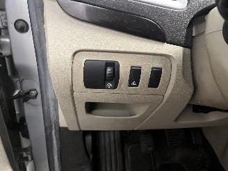 Renault Scenic Scénic III (JZ) MPV 1.9 dCi (F9Q-870(F9Q-N8)) [96kW]  (02-2009/01-20=
11) picture 24