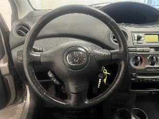 Toyota Yaris Yaris (P1) Hatchback 1.3 16V VVT-i (2SZFE) [64kW]  (04-2002/09-2005) picture 19