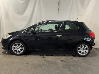 Toyota Auris Auris (E15) Hatchback 1.4 VVT-i 16V (4ZZFE) [71kW]  (03-2007/03-2009) picture 4