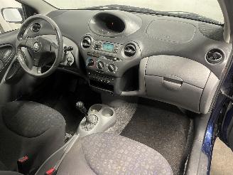 Toyota Yaris Yaris (P1) Hatchback 1.3 16V VVT-i (2NZFE) [63kW]  (08-1999/11-2005) picture 12