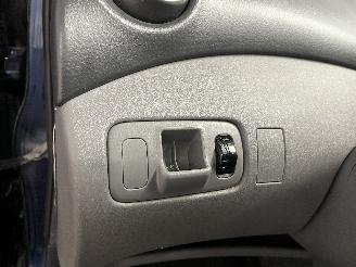 Toyota Yaris Yaris (P1) Hatchback 1.3 16V VVT-i (2NZFE) [63kW]  (08-1999/11-2005) picture 20