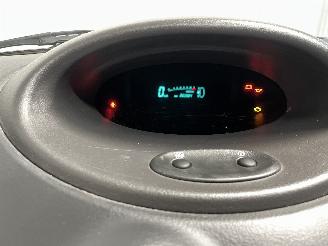 Toyota Yaris Yaris (P1) Hatchback 1.3 16V VVT-i (2NZFE) [63kW]  (08-1999/11-2005) picture 17