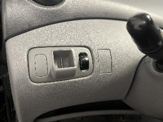 Toyota Yaris Yaris (P1) Hatchback 1.3 16V VVT-i (2SZFE) [63kW]  (08-1999/11-2005) picture 19