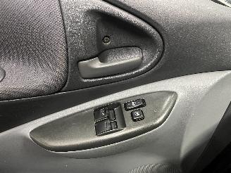 Toyota Yaris Yaris (P1) Hatchback 1.3 16V VVT-i (2SZFE) [63kW]  (08-1999/11-2005) picture 20