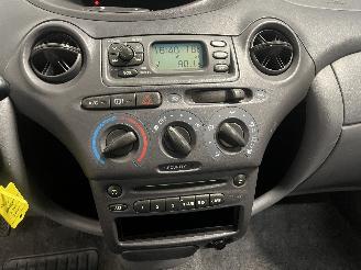 Toyota Yaris Yaris (P1) Hatchback 1.3 16V VVT-i (2SZFE) [63kW]  (08-1999/11-2005) picture 15