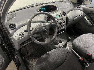 Toyota Yaris Yaris (P1) Hatchback 1.3 16V VVT-i (2SZFE) [63kW]  (08-1999/11-2005) picture 13