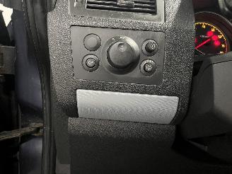 Opel Zafira Zafira (M75) MPV 1.8 16V Ecotec (Z18XER(Euro 4)) [103kW]  (07-2005/04-=
2015) picture 27