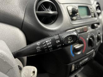 Toyota Yaris Yaris (P1) Hatchback 1.3 16V VVT-i (2SZFE) [64kW]  (04-2002/09-2005) picture 29