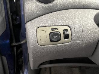 Toyota Yaris Yaris (P1) Hatchback 1.3 16V VVT-i (2SZFE) [64kW]  (04-2002/09-2005) picture 31