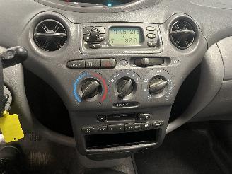 Toyota Yaris Yaris (P1) Hatchback 1.3 16V VVT-i (2NZFE) [63kW]  (08-1999/11-2005) picture 19