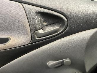 Toyota Yaris Yaris (P1) Hatchback 1.3 16V VVT-i (2NZFE) [63kW]  (08-1999/11-2005) picture 25