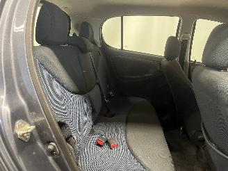 Toyota Yaris Yaris (P1) Hatchback 1.3 16V VVT-i (2SZFE) [64kW]  (04-2002/09-2005) picture 16