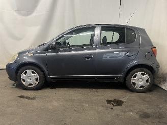 Toyota Yaris Yaris (P1) Hatchback 1.3 16V VVT-i (2SZFE) [64kW]  (04-2002/09-2005) picture 2
