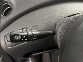 Toyota Yaris Yaris (P1) Hatchback 1.3 16V VVT-i (2SZFE) [64kW]  (04-2002/09-2005) picture 22
