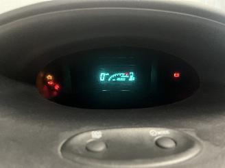 Toyota Yaris Yaris (P1) Hatchback 1.3 16V VVT-i (2SZFE) [64kW]  (04-2002/09-2005) picture 20