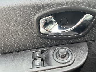 Renault Clio Clio IV Estate/Grandtour (7R) Combi 5-drs 1.5 Energy dCi 90 FAP (K9K-6=
08(K9K-B6)) [66kW]  (11-2012/08-2021) picture 28