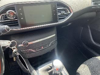 Peugeot 308 308 SW (L4/L9/LC/LJ/LR) Combi 5-drs 1.2 12V e-THP PureTech 110 (EB2ADT=
(HNP)) [81kW]  (03-2014/12-2021) picture 14