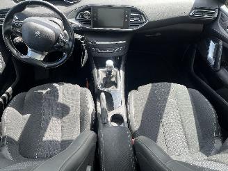 Peugeot 308 308 SW (L4/L9/LC/LJ/LR) Combi 5-drs 1.2 12V e-THP PureTech 110 (EB2ADT=
(HNP)) [81kW]  (03-2014/12-2021) picture 9