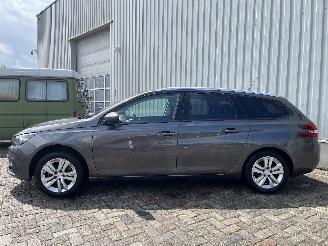 Peugeot 308 308 SW (L4/L9/LC/LJ/LR) Combi 5-drs 1.2 12V e-THP PureTech 110 (EB2ADT=
(HNP)) [81kW]  (03-2014/12-2021) picture 4