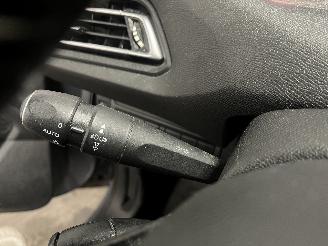 Peugeot 308 308 SW (L4/L9/LC/LJ/LR) Combi 5-drs 1.2 12V e-THP PureTech 130 (EB2DTS=
(HNY)) [96kW]  (03-2014/06-2021) picture 15