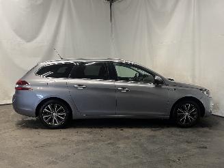 Peugeot 308 308 SW (L4/L9/LC/LJ/LR) Combi 5-drs 1.2 12V e-THP PureTech 130 (EB2DTS=
(HNY)) [96kW]  (03-2014/06-2021) picture 8