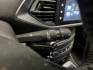 Peugeot 308 308 SW (L4/L9/LC/LJ/LR) Combi 5-drs 1.2 12V e-THP PureTech 130 (EB2DTS=
(HNY)) [96kW]  (03-2014/06-2021) picture 16