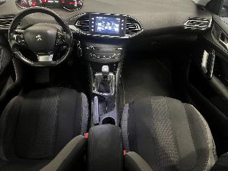 Peugeot 308 308 SW (L4/L9/LC/LJ/LR) Combi 5-drs 1.2 12V e-THP PureTech 130 (EB2DTS=
(HNY)) [96kW]  (03-2014/06-2021) picture 12