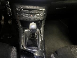 Peugeot 308 308 SW (L4/L9/LC/LJ/LR) Combi 5-drs 1.2 12V e-THP PureTech 130 (EB2DTS=
(HNY)) [96kW]  (03-2014/06-2021) picture 18