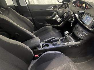 Peugeot 308 308 SW (L4/L9/LC/LJ/LR) Combi 5-drs 1.2 12V e-THP PureTech 130 (EB2DTS=
(HNY)) [96kW]  (03-2014/06-2021) picture 10