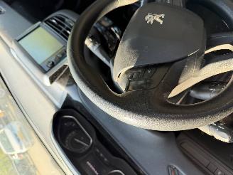 Peugeot 208 208 I (CA/CC/CK/CL) Hatchback 1.2 Vti 12V PureTech 82 (EB2F(HMZ)) [60k=
W]  (03-2012/12-2019) picture 2