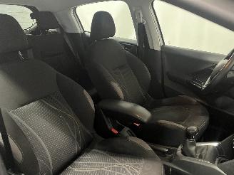 Peugeot 208 208 I (CA/CC/CK/CL) Hatchback 1.2 Vti 12V PureTech 82 (EB2F(HMZ)) [60k=
W]  (03-2012/12-2019) picture 10