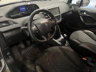 Peugeot 208 208 I (CA/CC/CK/CL) Hatchback 1.2 Vti 12V PureTech 82 (EB2F(HMZ)) [60k=
W]  (03-2012/12-2019) picture 13