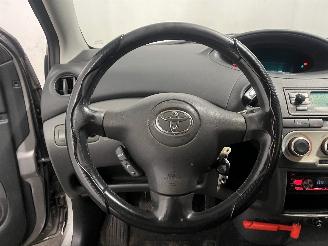 Toyota Yaris Yaris (P1) Hatchback 1.3 16V VVT-i (2SZFE) [64kW]  (04-2002/09-2005) picture 18