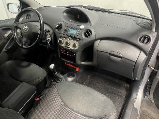 Toyota Yaris Yaris (P1) Hatchback 1.3 16V VVT-i (2SZFE) [64kW]  (04-2002/09-2005) picture 15