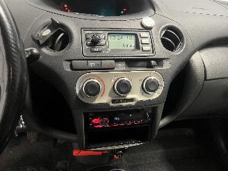 Toyota Yaris Yaris (P1) Hatchback 1.3 16V VVT-i (2SZFE) [64kW]  (04-2002/09-2005) picture 19