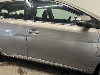 Toyota Auris Auris Touring Sports (E18) Combi 1.8 16V Hybrid (2ZRFXE) [100kW]  (07-=
2013/12-2018) picture 10