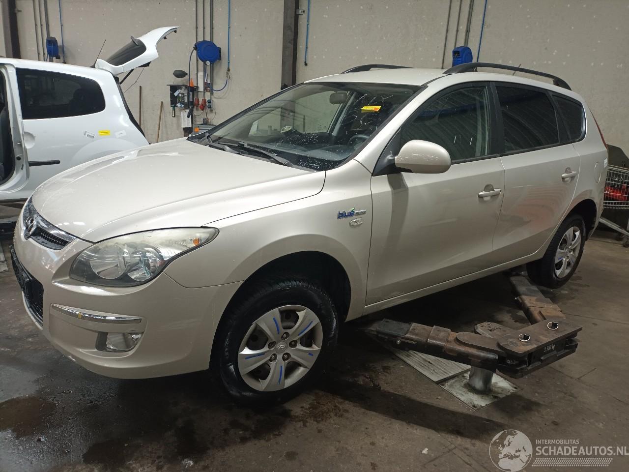 Hyundai I-30 i30 Crosswagon (WWH) Combi 1.4 CVVT 16V (G4FA) [80kW]  (11-2009/06-201=
2)