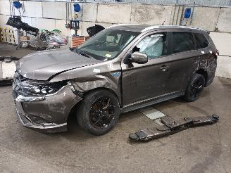 Sloopauto Mitsubishi Outlander Outlander (GF/GG) SUV 2.4 16V PHEV 4x4 (4B12) [165kW]  (09-2019/12-202=
2) 2020/3