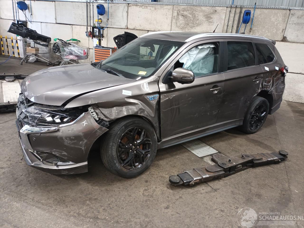 Mitsubishi Outlander Outlander (GF/GG) SUV 2.4 16V PHEV 4x4 (4B12) [165kW]  (09-2019/12-202=
2)